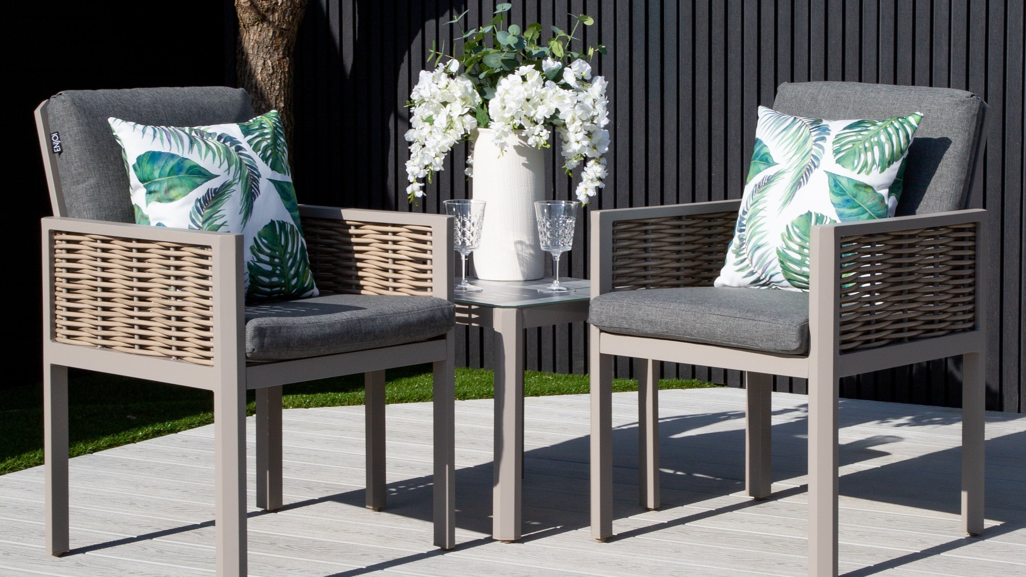 How to Choose the Perfect Garden Furniture Set for Your Space