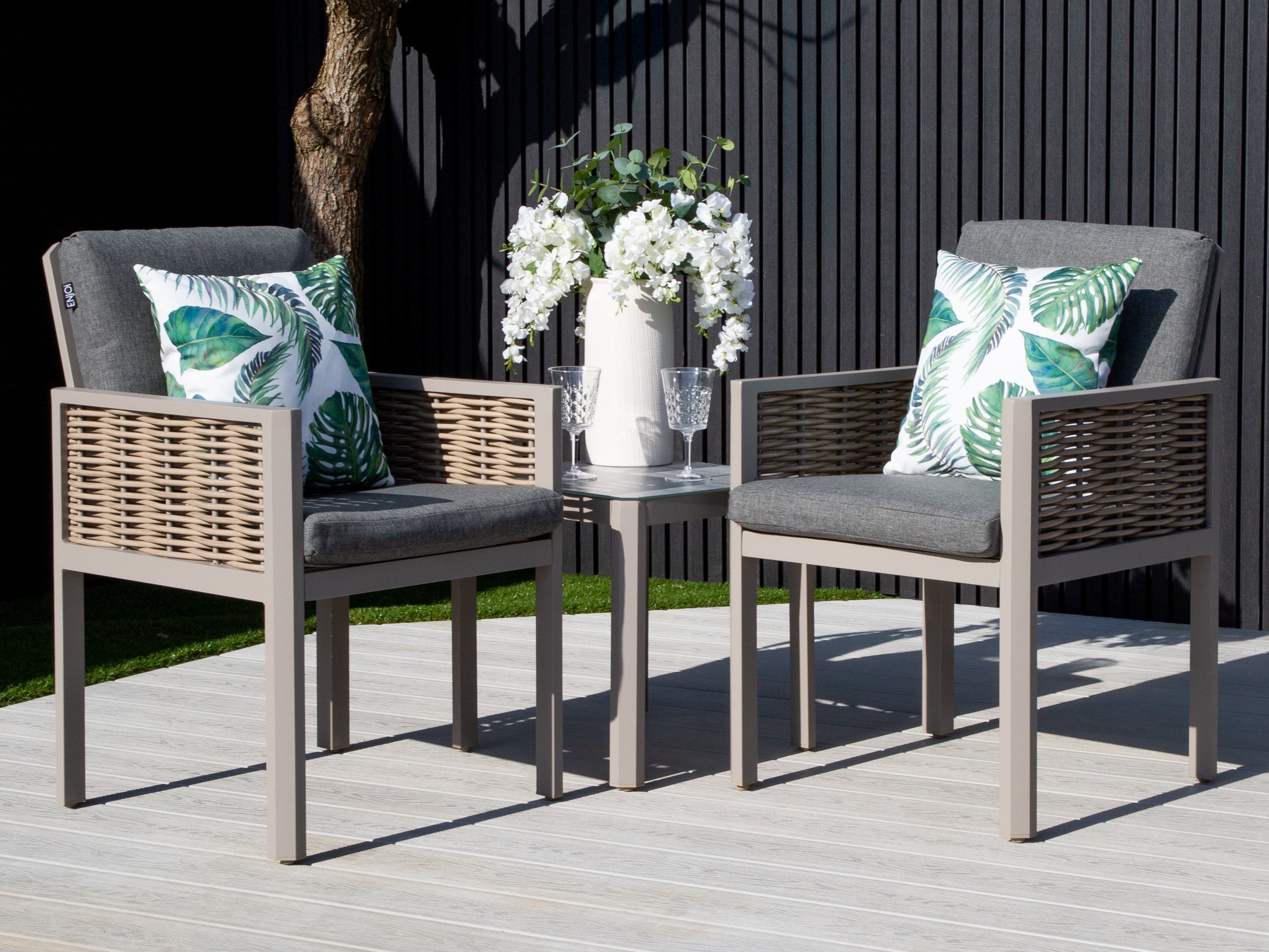 How to Choose the Perfect Garden Furniture Set for Your Space