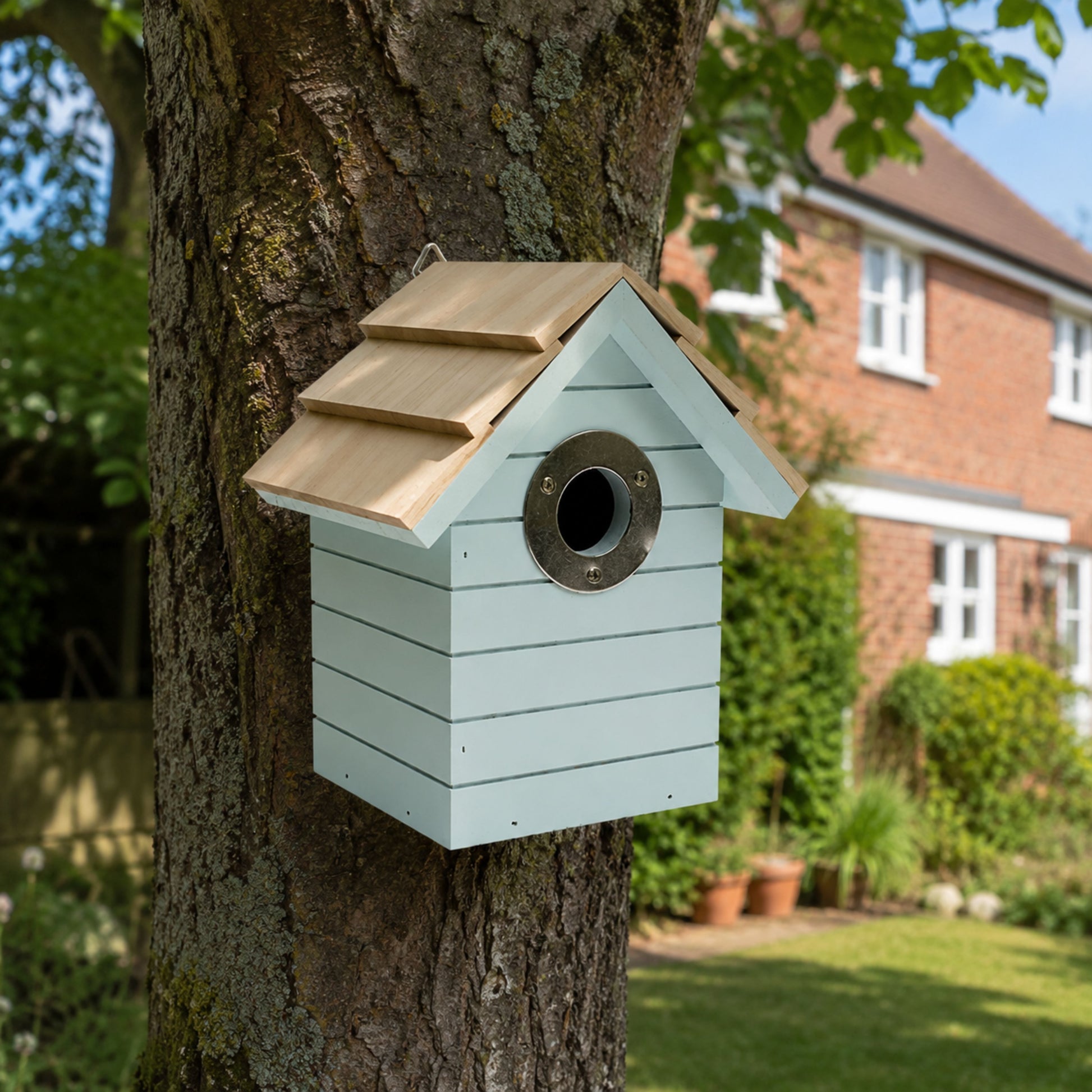 Henry Bell Beach Hut Nest Box Pale Blue – Wooden Bird Nesting Box