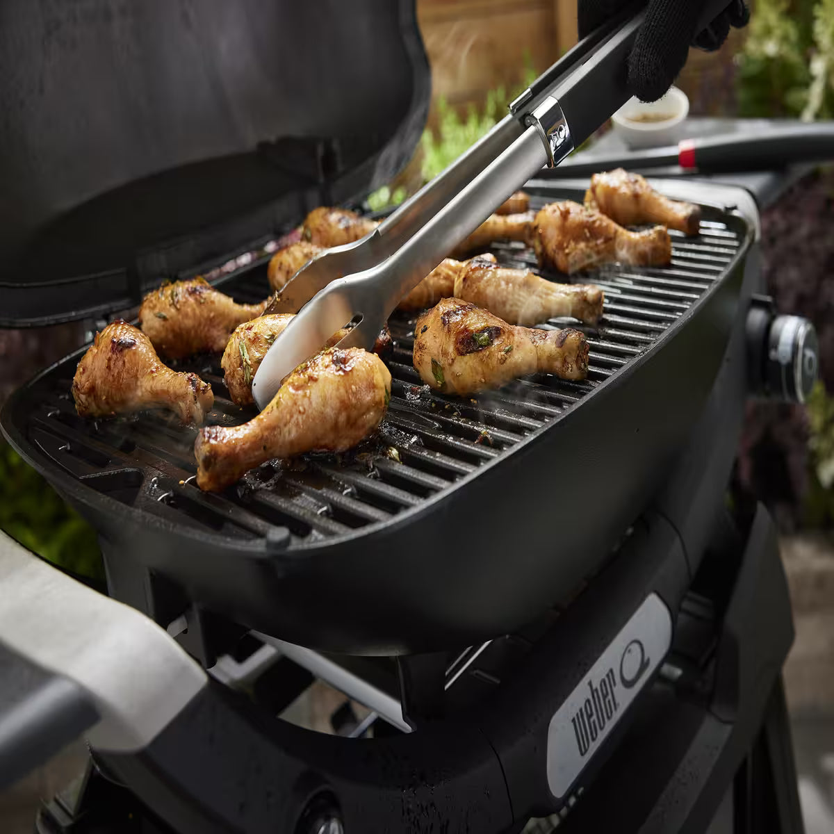 Q2200N BBQ w Tables &  Comp Std