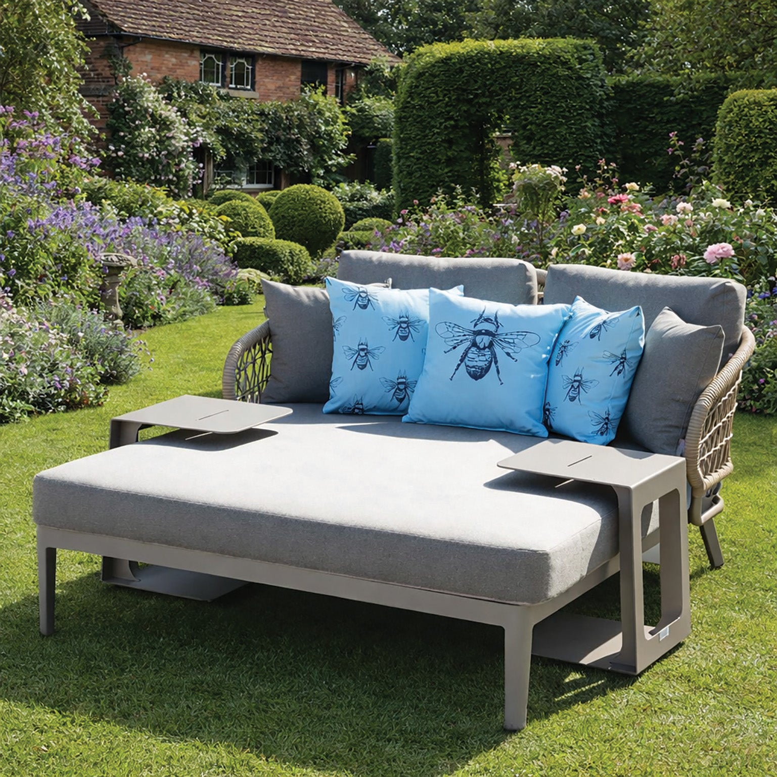 ENJOi Sydney Daybed with side table